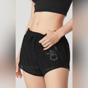 alo yoga ambience shorts